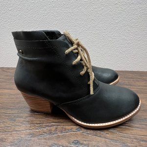 CAT NWB Black Leather Women's Ankle Lace Up Block Heel Booties Size 6.5